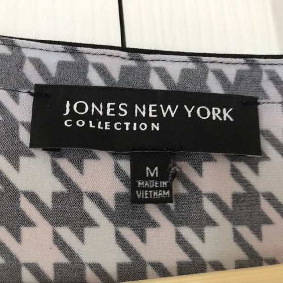 JONES NEW YORK COLLECTION. Scoop neck sleeveless Black/White/Pink Blouse Medium - Picture 3 of 4